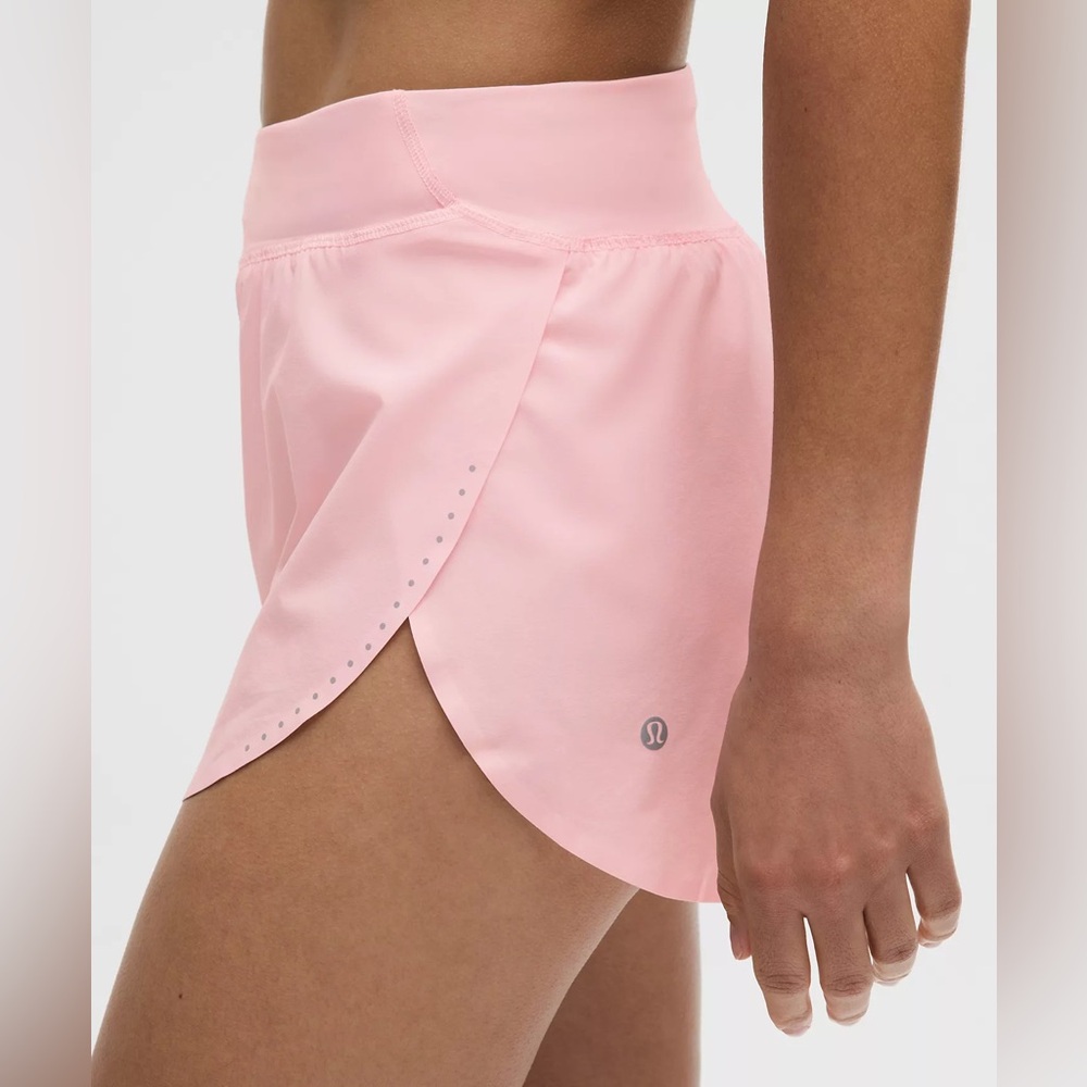 Fast and Free High-Rise Classic-Fit Split Short 3" size M
